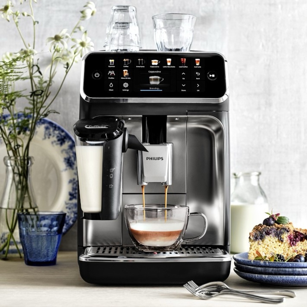 Philips 5500 fully automatic espresso machine with lattego and iced coffee